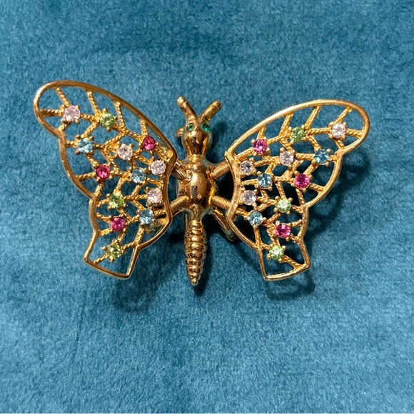 Source Unknown Jewelry - Vintage Butterfly Pin or Brooch with en Tremblant Wings in Gold-tone Setting